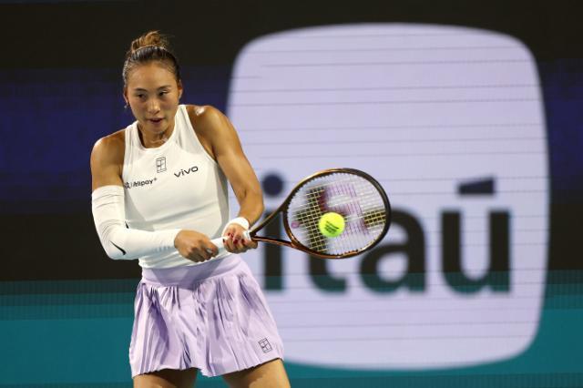 张奔斗：郑钦文的阳光双赛，让人看到阳光